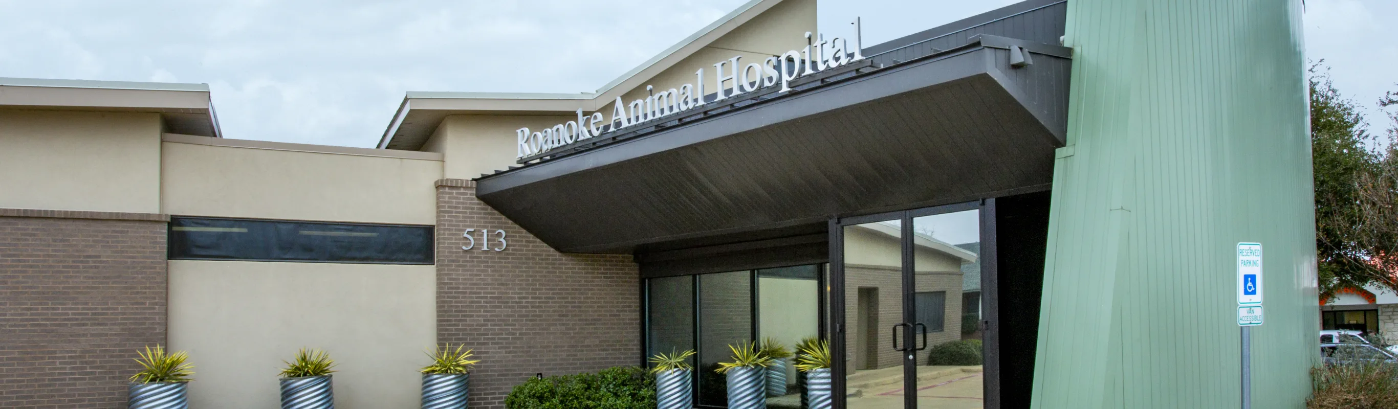 Roanoke Animal Hospital entrance